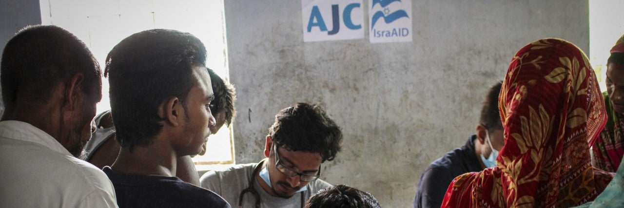 Photo of IsraAID doctors meeting with individuals in Nepal