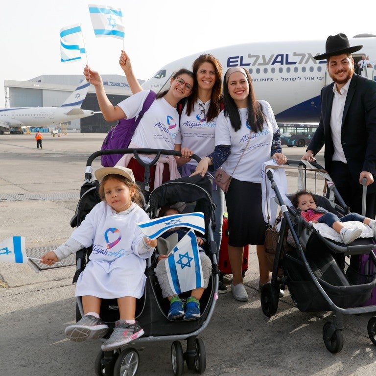 Venezuelan family arrives in Israel (Getty)
