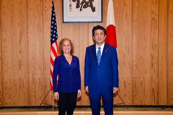: API Director Shira Loewenberg meeting with the late Abe Shinzō, Prime Minister of Japan (2006-07, 2012-20), in Tokyo.