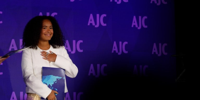 Image of Noa Fay accepting AJC's Sharon Greene Award for Campus Advocacy at AJC's 2024 Global Forum