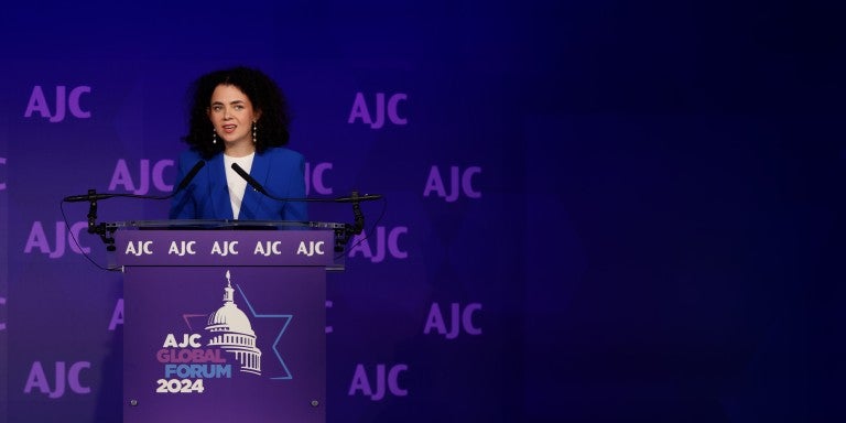 Image of Hannah Veiler at the podium of AJC's 2024 Global Forum accepting the AJC Sharon Greene Award for Campus Advocacy