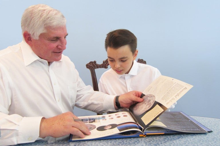 Photo of AJC Visionary Reeve Chudd and his grandson reading together