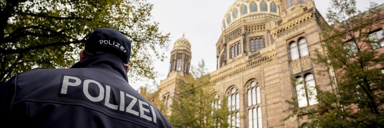 Policeman outside of a synagogue in Berlin