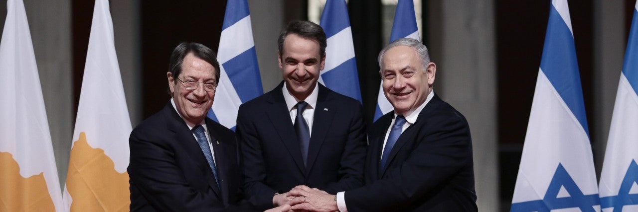 Greek Prime Minister Kyriakos Mitsotakis (C), Greek Cypriot administration leader Nicos Anastasiades (L) and Israeli Prime Minister Benjamin Netanyahu (R)