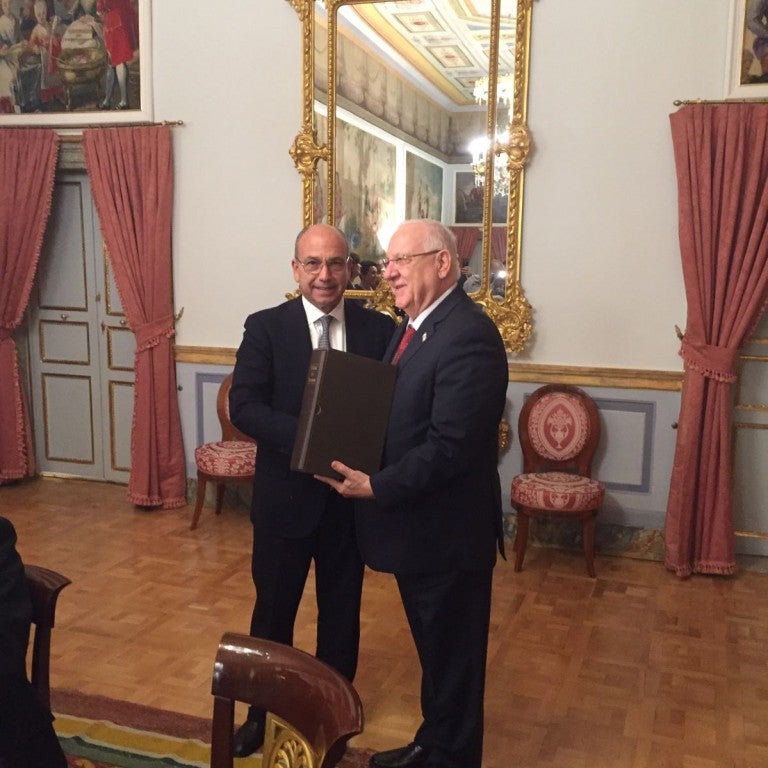 Isaac Querub junto al Presidente de Israel Reuven Rivlin