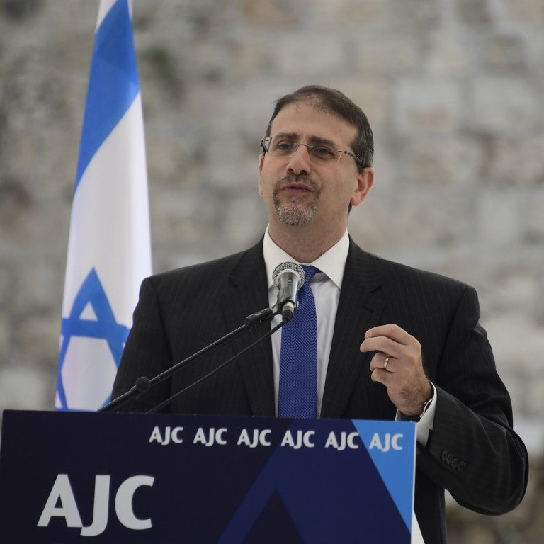 Photo of Ambassador Dan Shapiro speaking at AJC Global Forum 2018