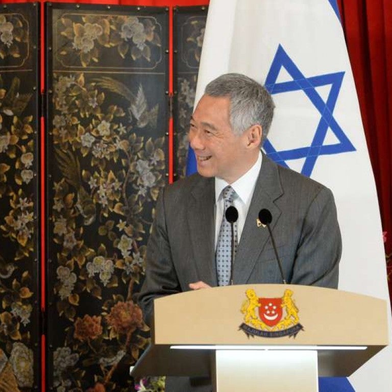 Photo of Israeli Prime Minister Benjamin Netanyahu and Singaporean Prime Minister Lee Hsien Loong at a press briefing.