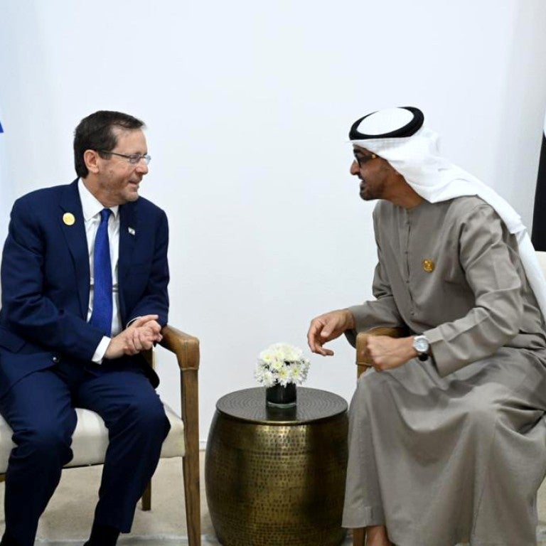  Israeli President Isaac Herzog (L) meets with President of the United Arab Emirates (UAE) Mohamed bin Zayed Al Nahyan (R) during the 2022 United Nations Climate Change Conference. Credit: ISRAELI GOVERNMENT PRESS OFFICE (GPO) / HANDOUT